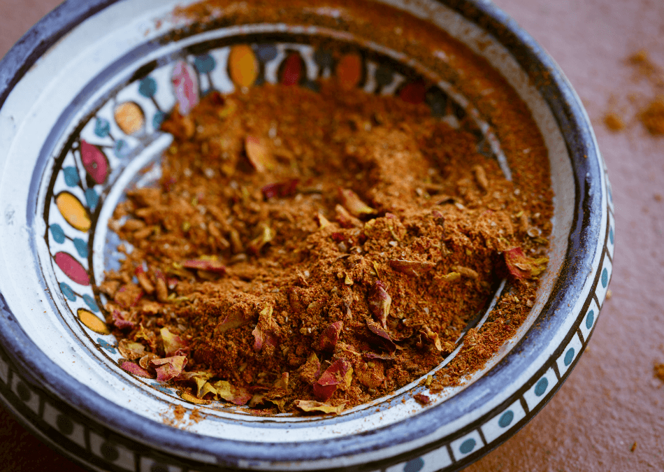 ras el hanout macinat in farfurie