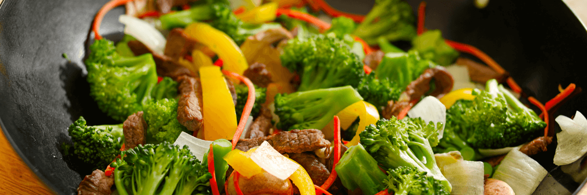 Cum să mâncăm sănătos și gustos cu ajutorul unui wok chinezesc